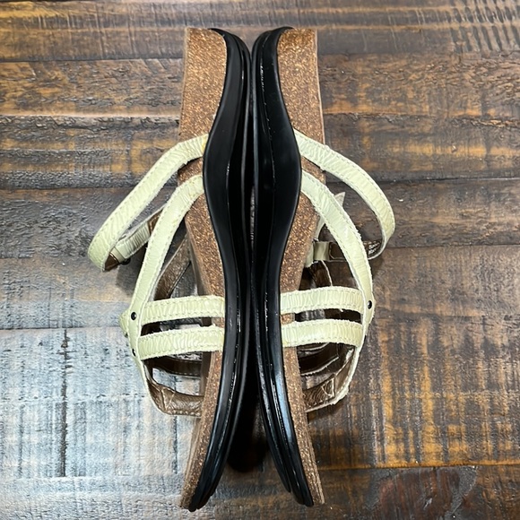 Dansko sandals Dansko flip flops, suede footbed,cork rubber sole, clog sole - Picture 3 of 8